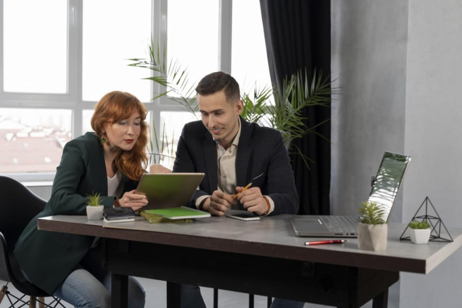 Konsultasi strategi keuangan dengan ahli yang berpengalaman dalam menghadapi volatilitas pasar