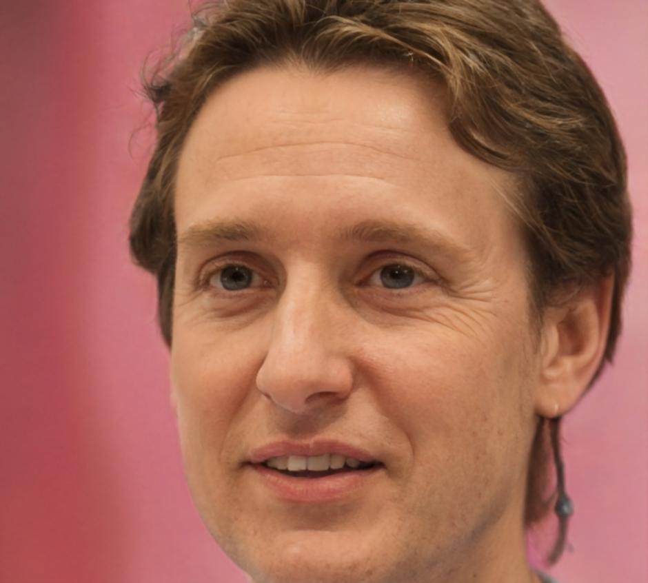 Dewa Kusuma Jati, Analis Pasar Senior Cintiago Murimodo