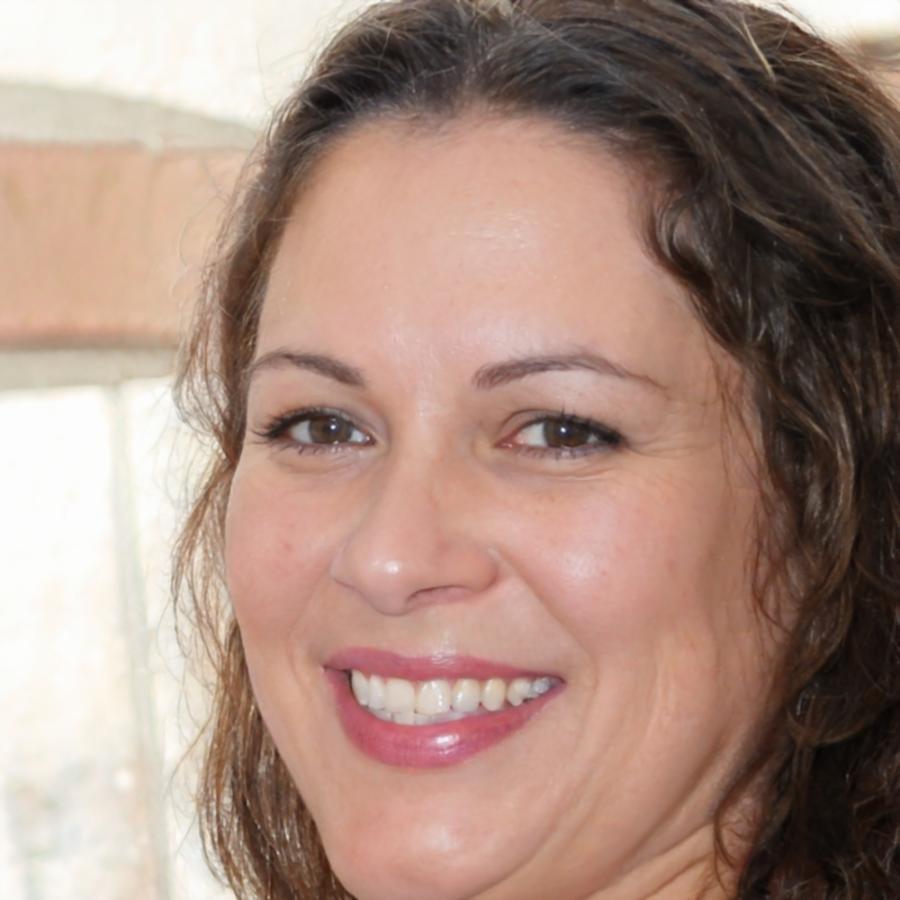 Seorang ahli strategi keuangan wanita yang berpengalaman dalam analisis volatilitas pasar